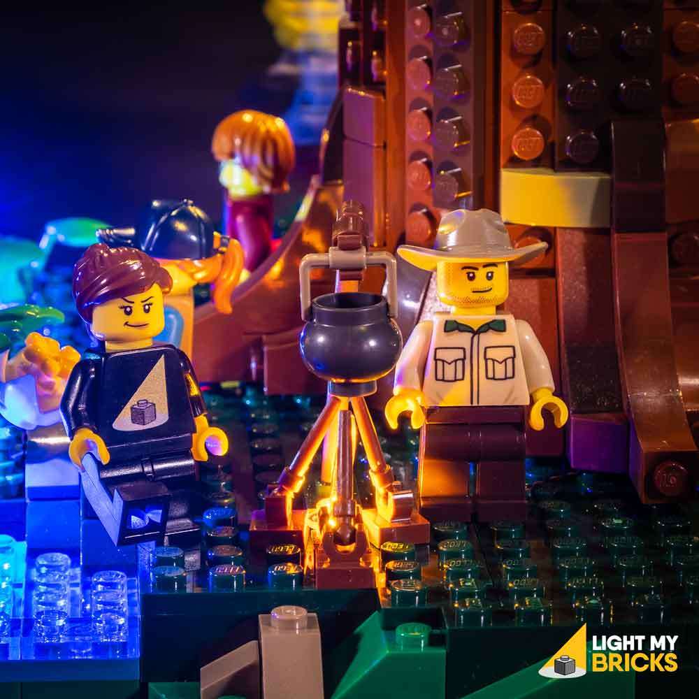 Lego light up tree house sale